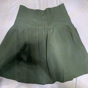 size small green Zara skirt! 🍃